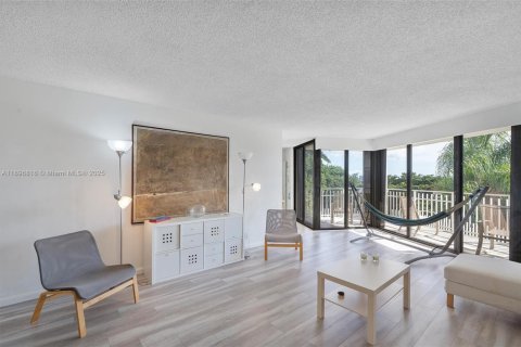 Condo in Miami, Florida, 3 bedrooms № 2017677 - photo 4