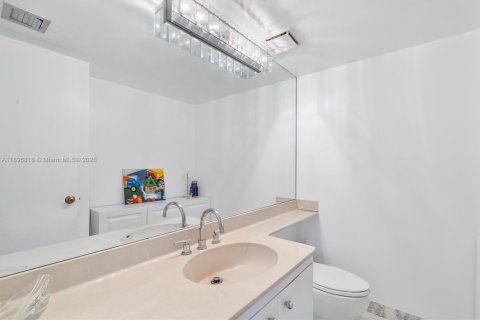 Condo in Miami, Florida, 3 bedrooms № 2017677 - photo 20