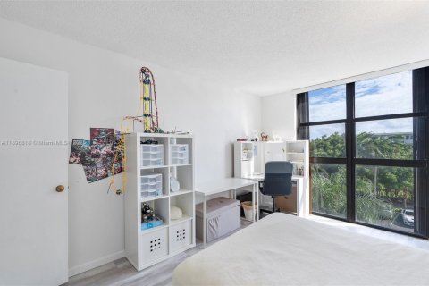 Condo in Miami, Florida, 3 bedrooms № 2017677 - photo 28