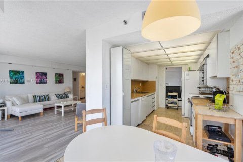 Condo in Miami, Florida, 3 bedrooms № 2017677 - photo 15