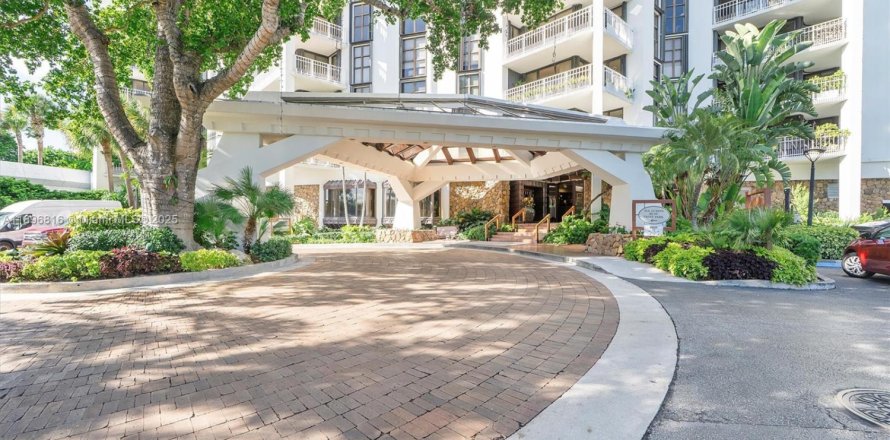 Condo in Miami, Florida, 3 bedrooms № 2017677