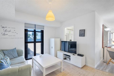 Condo in Miami, Florida, 3 bedrooms № 2017677 - photo 19