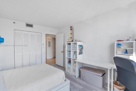Condo in Miami, Florida, 3 bedrooms № 2017677 - photo 29
