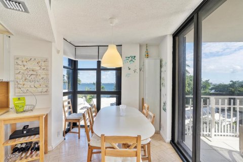 Condo in Miami, Florida, 3 bedrooms № 2017677 - photo 10