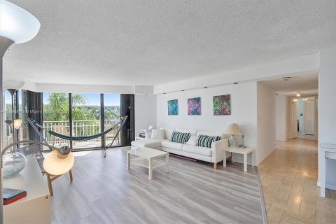 Condo in Miami, Florida, 3 bedrooms № 2017677 - photo 6
