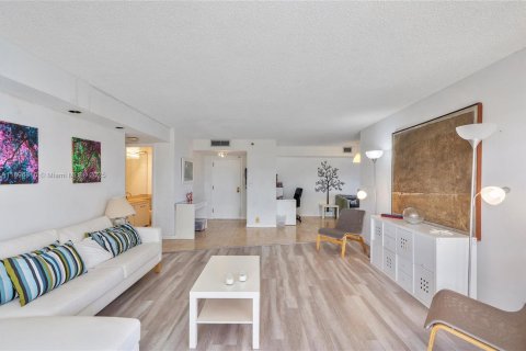 Condo in Miami, Florida, 3 bedrooms № 2017677 - photo 9