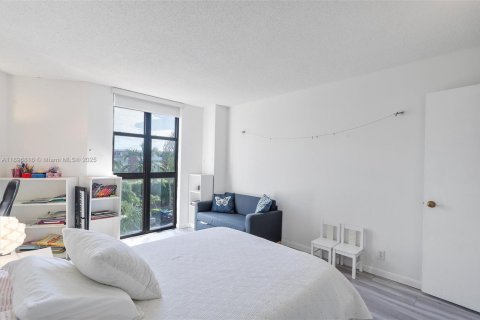 Condo in Miami, Florida, 3 bedrooms № 2017677 - photo 24