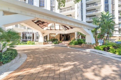 Condo in Miami, Florida, 3 bedrooms № 2017677 - photo 2