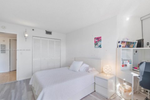Condo in Miami, Florida, 3 bedrooms № 2017677 - photo 26