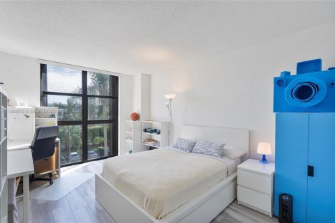 Condo in Miami, Florida, 3 bedrooms № 2017677 - photo 27
