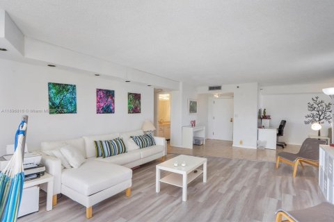 Condo in Miami, Florida, 3 bedrooms № 2017677 - photo 8