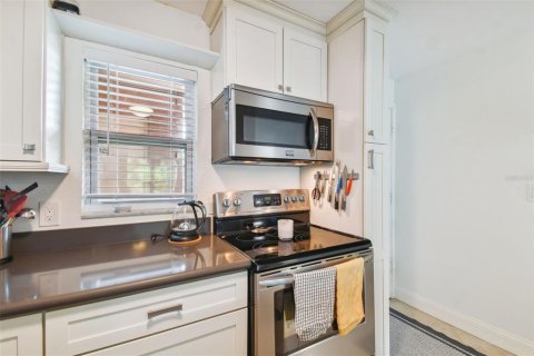 Condo in Largo, Florida, 2 bedrooms  № 1351133 - photo 15
