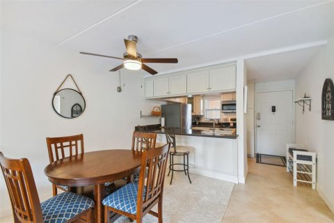 Condo in Largo, Florida, 2 bedrooms  № 1351133 - photo 22