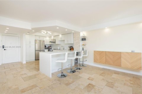 Condominio en venta en Hallandale Beach, Florida, 2 dormitorios, 106.74 m2 № 1763646 - foto 7