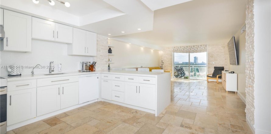 Condominio en Hallandale Beach, Florida, 2 dormitorios  № 1763646