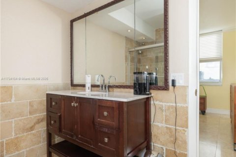 Condominio en venta en Hallandale Beach, Florida, 2 dormitorios, 106.74 m2 № 1763646 - foto 19