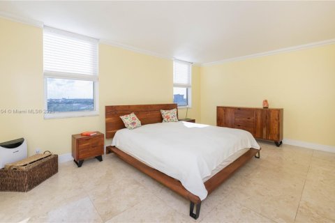 Condominio en venta en Hallandale Beach, Florida, 2 dormitorios, 106.74 m2 № 1763646 - foto 13