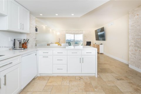 Condominio en venta en Hallandale Beach, Florida, 2 dormitorios, 106.74 m2 № 1763646 - foto 5