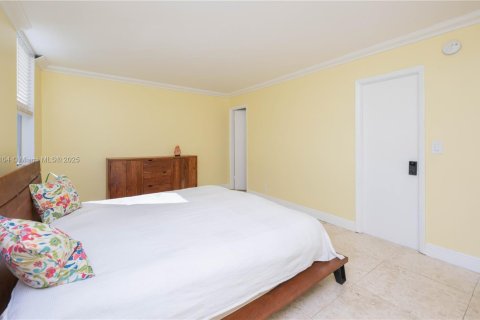 Condominio en venta en Hallandale Beach, Florida, 2 dormitorios, 106.74 m2 № 1763646 - foto 20