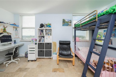 Condominio en venta en Hallandale Beach, Florida, 2 dormitorios, 106.74 m2 № 1763646 - foto 23