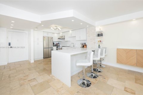 Condominio en venta en Hallandale Beach, Florida, 2 dormitorios, 106.74 m2 № 1763646 - foto 3