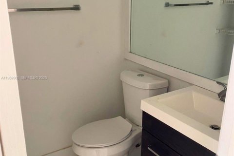 Condominio en alquiler en Miami, Florida, 2 dormitorios, 74.32 m2 № 2029864 - foto 8