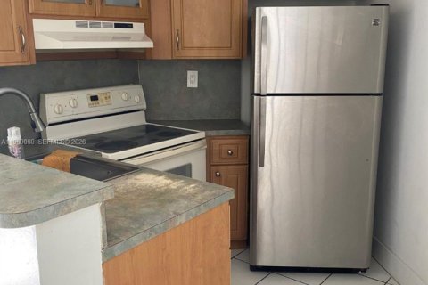 Condominio en alquiler en Miami, Florida, 2 dormitorios, 74.32 m2 № 2029864 - foto 4