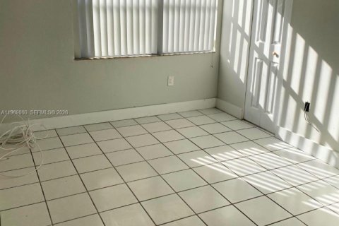 Condominio en alquiler en Miami, Florida, 2 dormitorios, 74.32 m2 № 2029864 - foto 6