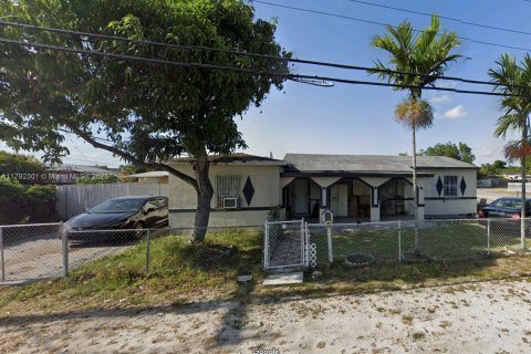 Casa en venta en Miami, Florida, 3 dormitorios, 151.71 m2 № 1863622 - foto 1