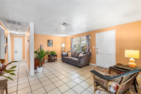 Casa en venta en Clearwater, Florida, 4 dormitorios, 119.66 m2 № 2145609 - foto 4