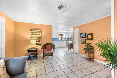 Casa en venta en Clearwater, Florida, 4 dormitorios, 119.66 m2 № 2145609 - foto 5