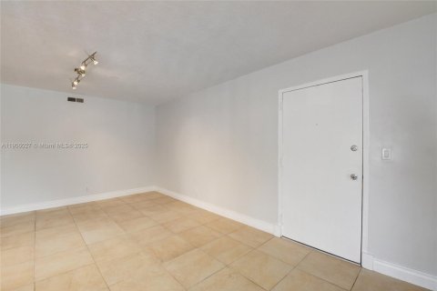 Copropriété à louer à Fort Lauderdale, Floride: 2 chambres, 117.71 m2 № 1956661 - photo 15