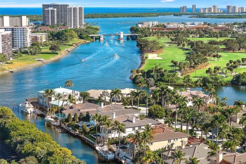 Купить виллу или дом в Норт-Палм-Бич, Флорида 3 комнаты, 654.31м2, № 2009220 - фото 2