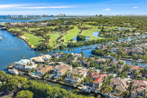 Дом в Норт-Палм-Бич, Флорида 3 комнаты, 654.31м2 № 2009220