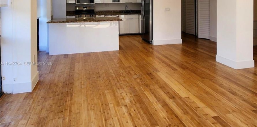 Кондоминиум с 2 спальнями в Майами, Флорида № 1999211