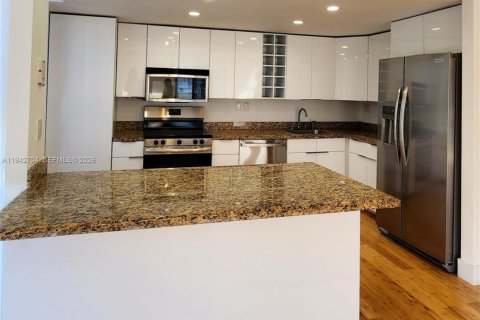 Снять в аренду кондоминиум в Майами, Флорида 2 спальни, № 1999211 - фото 2