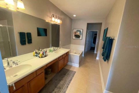 Townhouse in Davenport, Florida 3 bedrooms, 191.29 sq.m. № 2208827 - photo 23