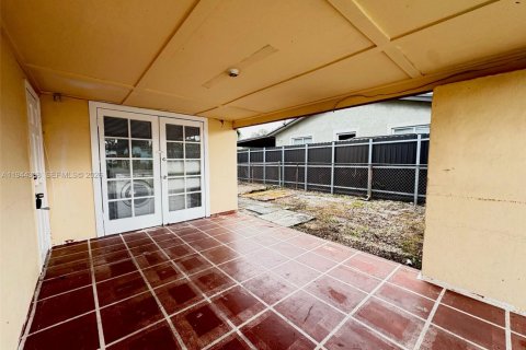 Villa ou maison à louer à Hollywood, Floride: 2 chambres, 105.82 m2 № 2001941 - photo 5