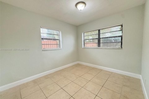 Villa ou maison à louer à Hollywood, Floride: 2 chambres, 105.82 m2 № 2001941 - photo 15