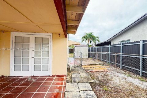 Villa ou maison à louer à Hollywood, Floride: 2 chambres, 105.82 m2 № 2001941 - photo 20