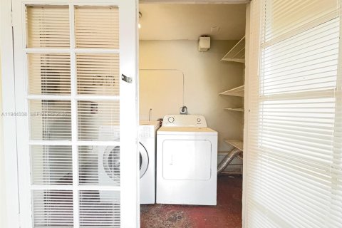 Villa ou maison à louer à Hollywood, Floride: 2 chambres, 105.82 m2 № 2001941 - photo 3