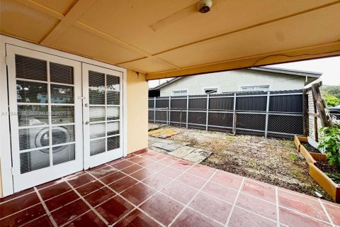 Villa ou maison à louer à Hollywood, Floride: 2 chambres, 105.82 m2 № 2001941 - photo 6