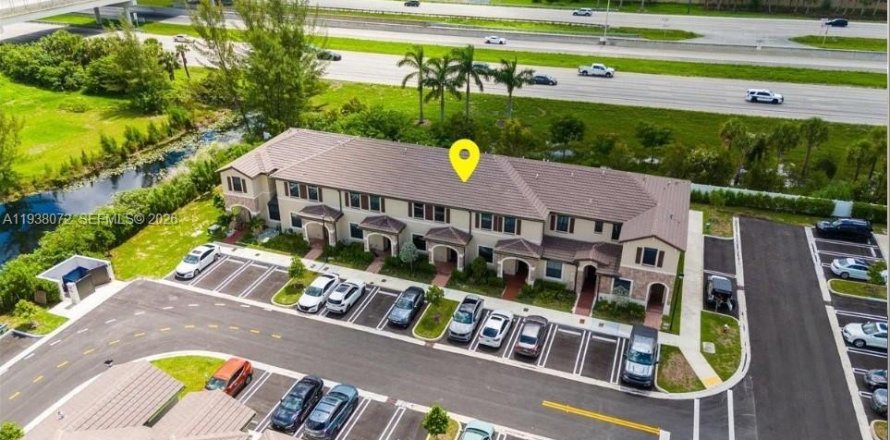 Adosado en Hialeah, Florida 3 dormitorios, 153.29 m2 № 1995983