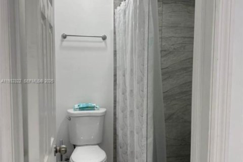 Propiedad comercial en alquiler en Homestead, Florida, 1 dormitorio, 83.61 m2 № 1990836 - foto 3