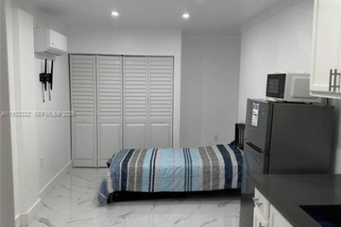Propiedad comercial en alquiler en Homestead, Florida, 1 dormitorio, 83.61 m2 № 1990836 - foto 1