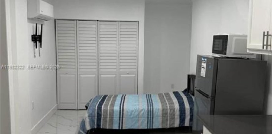 Propiedad comercial en Homestead, Florida 1 dormitorio, 83.61 m2 № 1990836