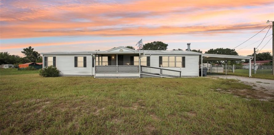 House in Polk City, Florida 3 bedrooms, 171.68 sq.m. № 1900389
