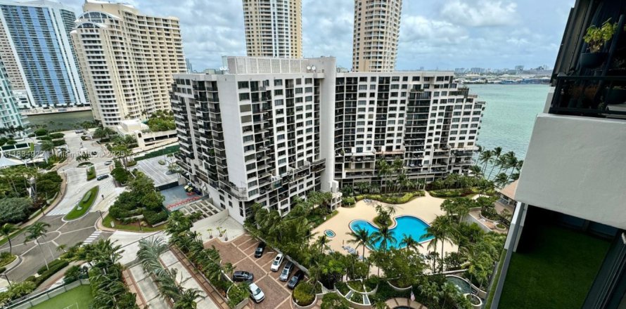 Condominio en Miami, Florida, 1 dormitorio № 1817642