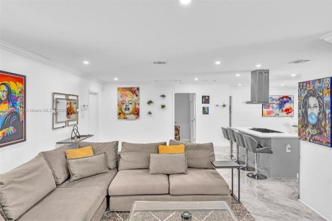 Villa ou maison à louer à Fort Lauderdale, Floride: 5 chambres, 222.04 m2 № 1972102 - photo 15