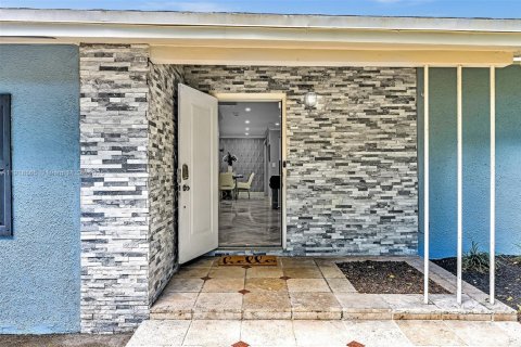 Villa ou maison à louer à Fort Lauderdale, Floride: 5 chambres, 222.04 m2 № 1972102 - photo 6